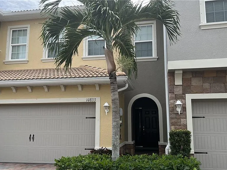 10833 Alvara Way — Photo 1