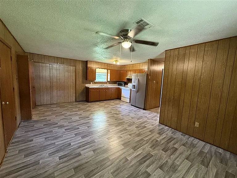 2113 Meadowview Cir — Photo 4