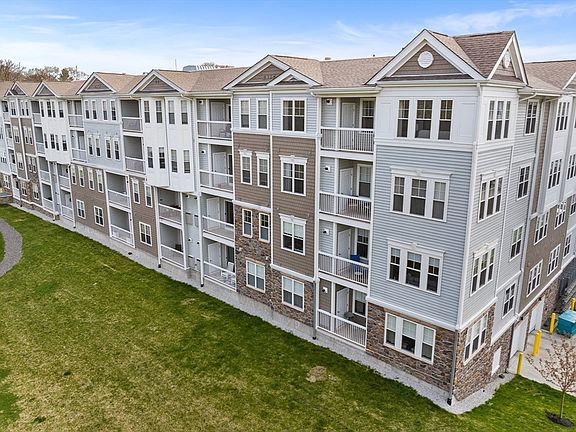 3rd image of 1412 Pennington Dr #1412