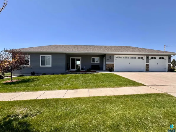 1403 Bitterroot, Dell Rapids, SD 57022