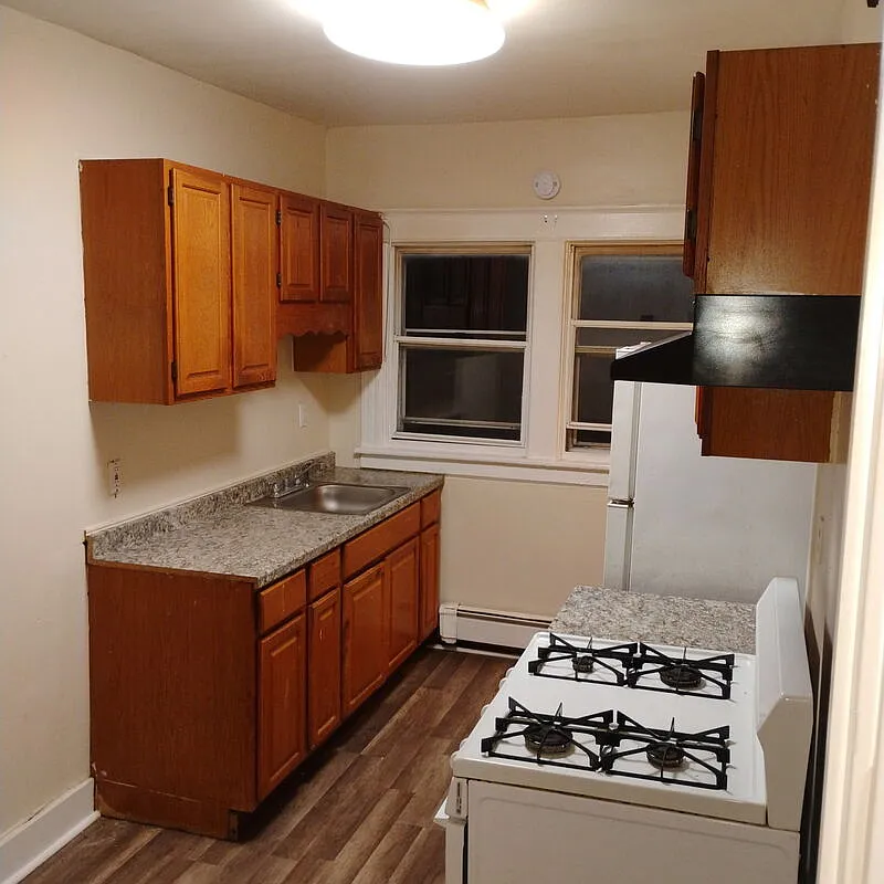 3 bed, 1.0 bath, $1,350 — Photo 1