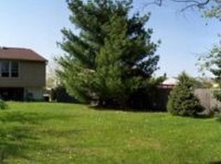 12 Dover Ln, Sicklerville, NJ 08081