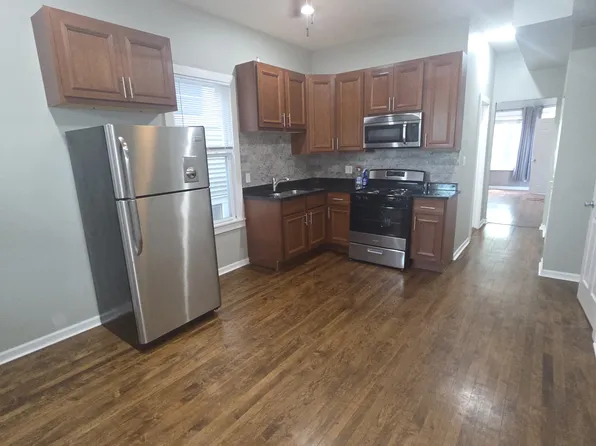 1332 W Barry Ave #2, Chicago, IL 60657