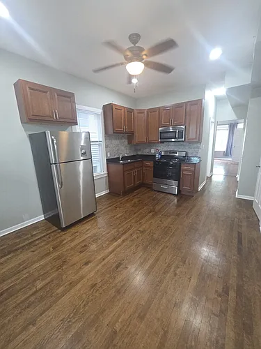 1332 W Barry Ave #2 Photo 1