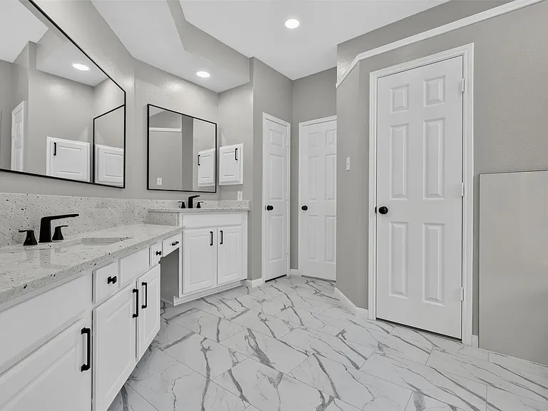 108 Oak Creek Ln — Photo 32