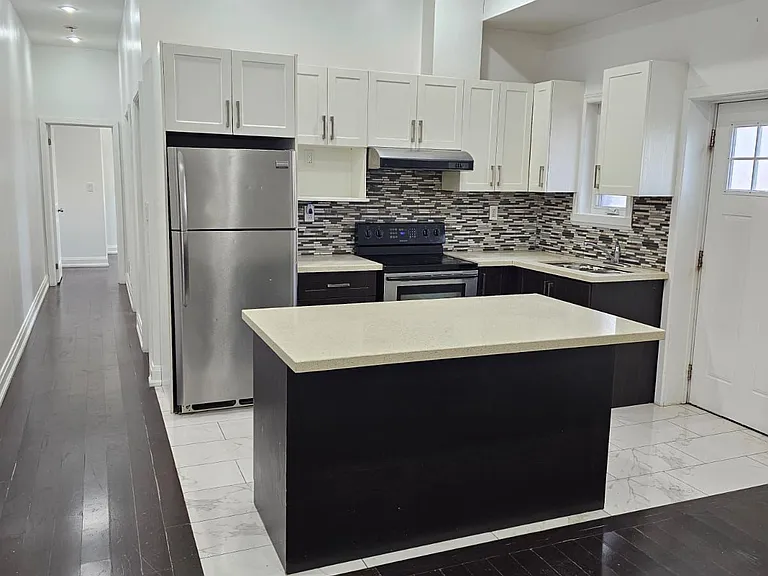 924 Danforth Ave #2 — Photo 2
