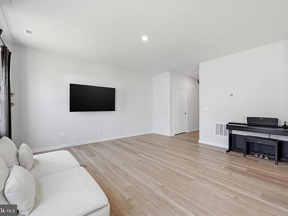3rd image of 73 Hopkins St