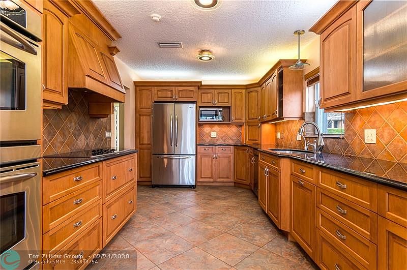 1st image of 10412 NW 71st Pl