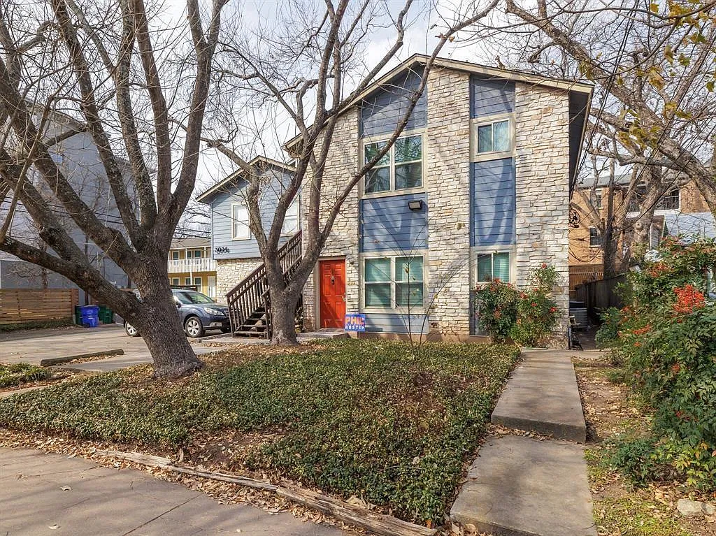 3004 Speedway Apt 6 — Photo 2