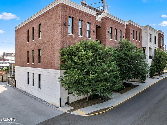 4th image of 351 Ogden St #202