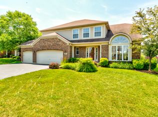 682 Manhattan Cir, Oswego, IL 60543