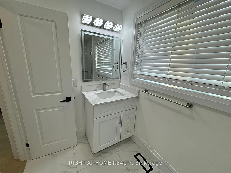 52 Sedgebrook Cres — Photo 7