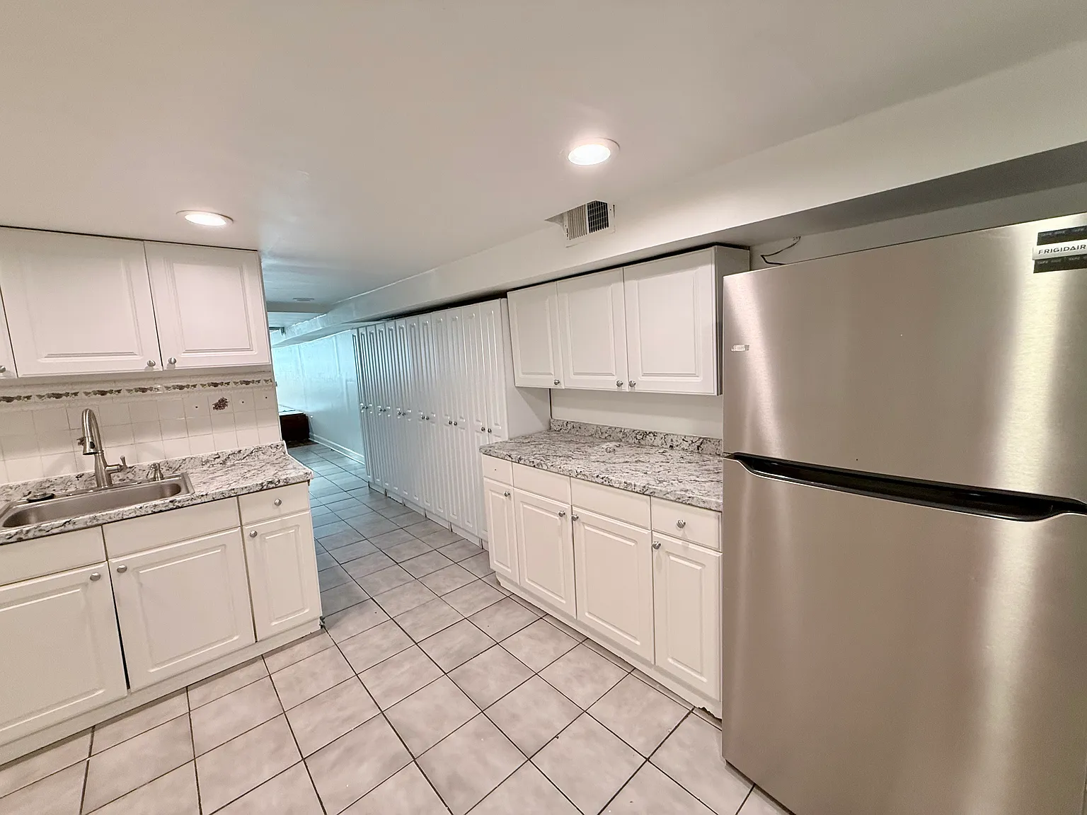 4 bed, 2760 sqft, $2,200 — Photo 4