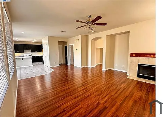 821 Tulare Dr — Photo 9