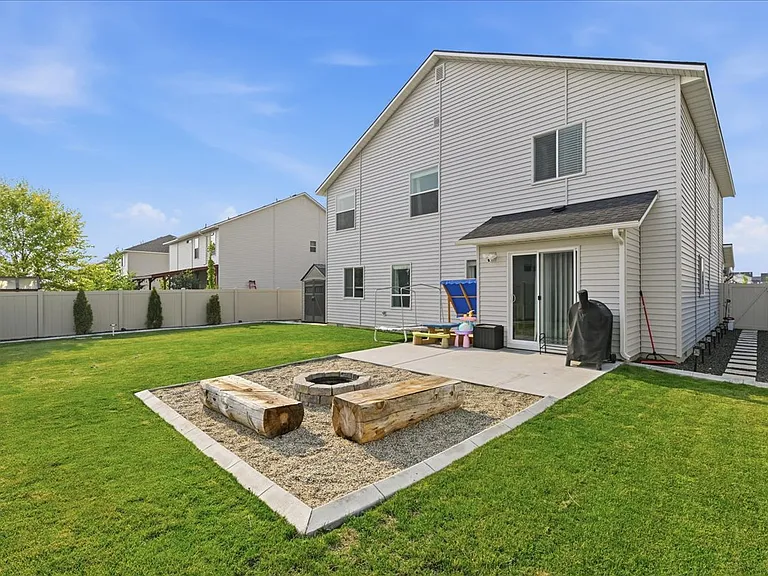12386 Amorica St — Photo 16
