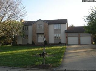 2034 Dornoch Dr, Uniontown, OH 44685