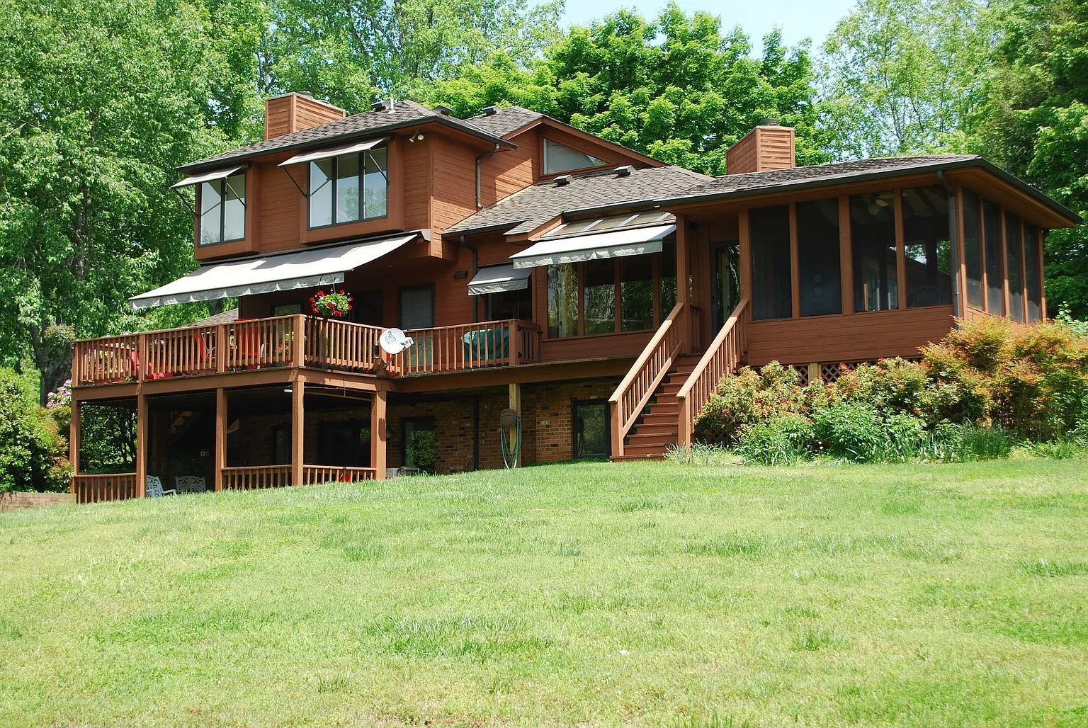 330 Mallard Lake Dr photo 1
