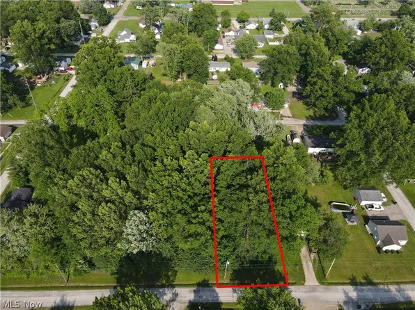 Meadowbrook Ave NE, Alliance, OH 44601