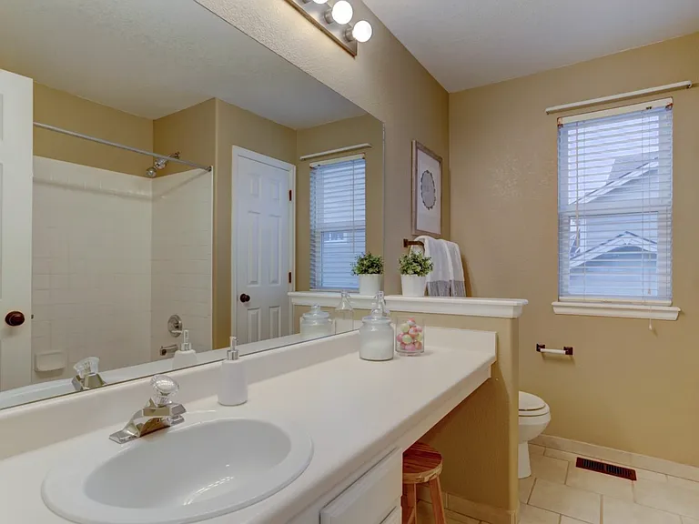 541 Pitkin Way — Photo 26