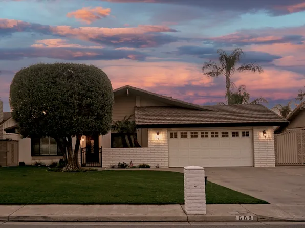 609 N El Rio Dr, Bakersfield, CA 93309