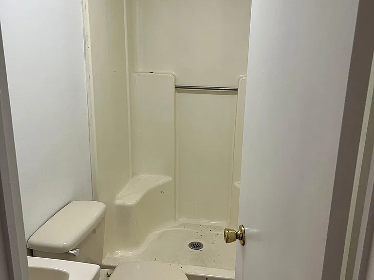 34 Monroe Ave #2 — Photo 6
