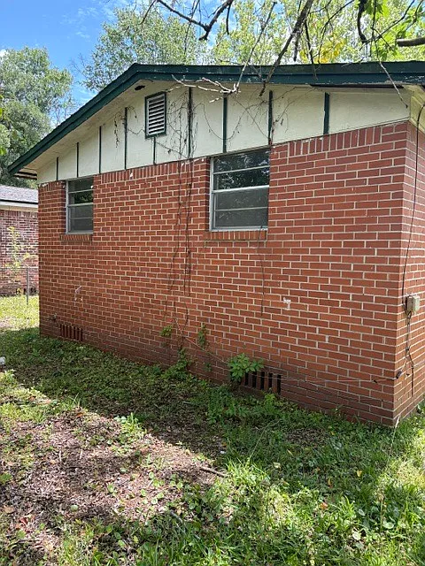 3 bed, 915 sqft, $995 — Photo 3