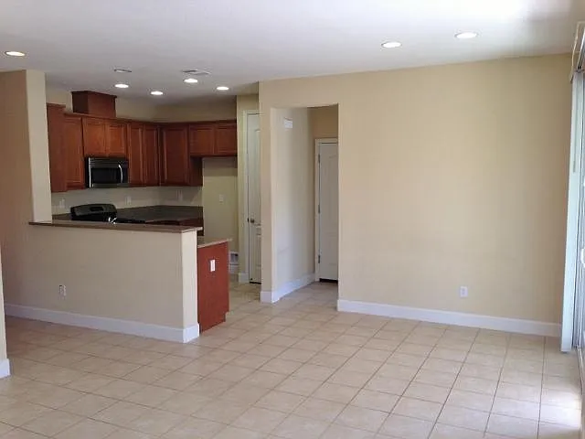 631 Spillman Cir — Photo 4