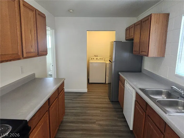2700 Basswood Ave — Photo 3