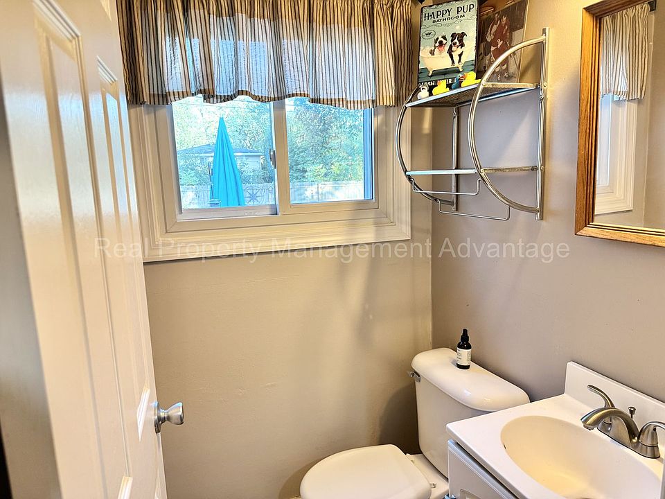 21020 Robinwood St, photo 8