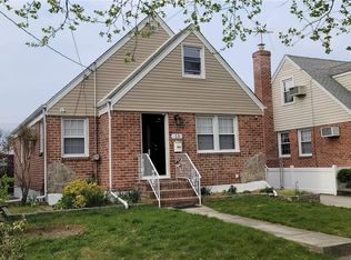 15 Orchard Pl, Valley Stream, NY 11580