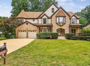 12607 Lake Normandy Ln, Fairfax, VA 22030