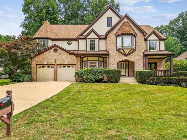 12607 Lake Normandy Ln, Fairfax, VA 22030