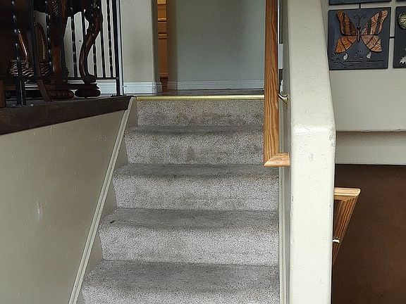 split level entrance upstair