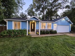 7377 Cooley Lake Rd, West Bloomfield, MI 48324