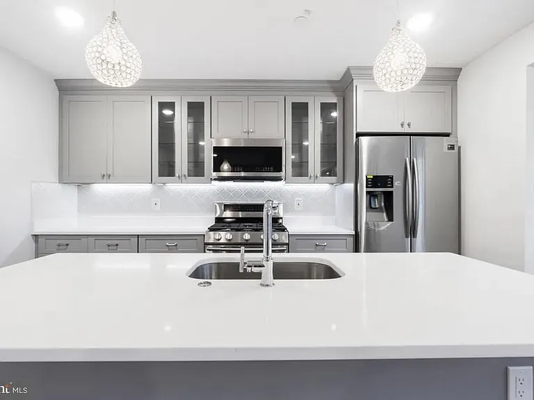41 W Wildey St #1 — Photo 4