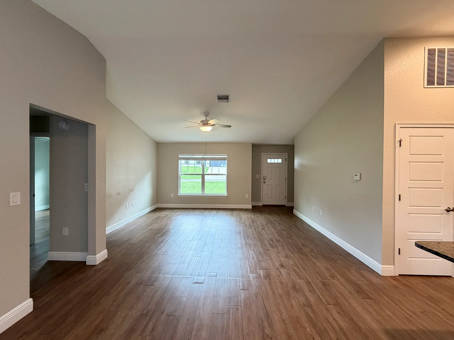 3 bed, 1453 sqft, $1,695 — Photo 3