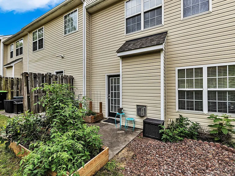 2720 Gross Ave — Photo 31