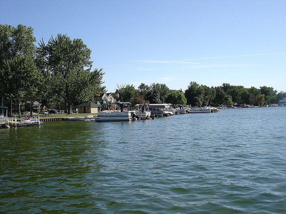 Otter Lake Access with boat docking facility