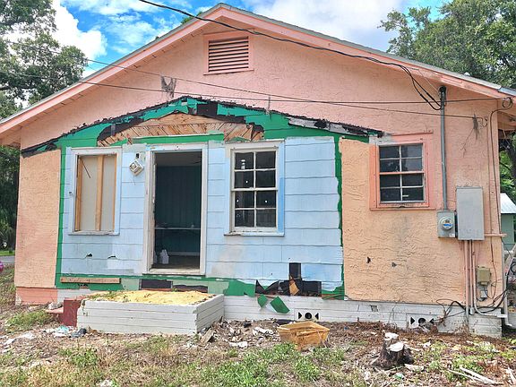 4th image of 937 Benecia Ave