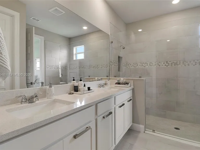 6489 NW Cloverdale Ave — Photo 16