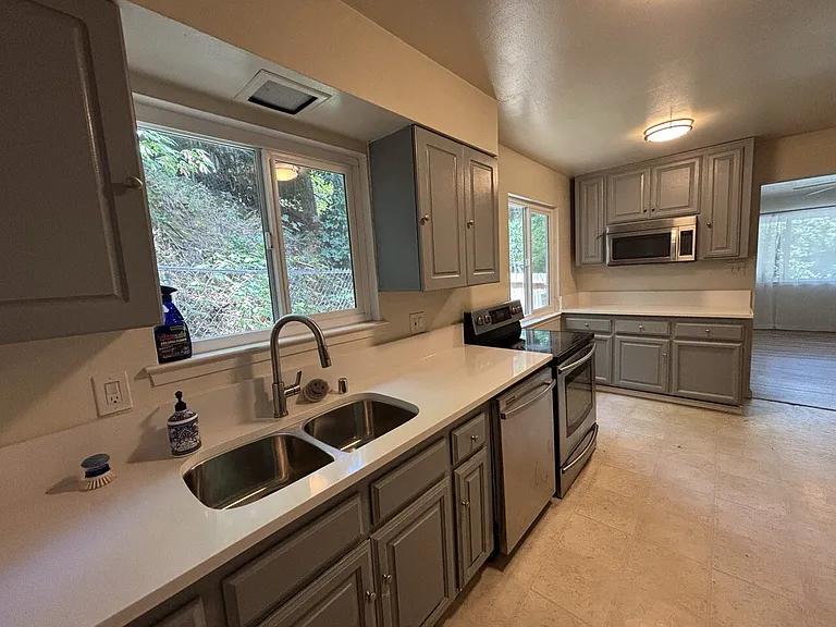 930 Darlington Ave — Photo 4