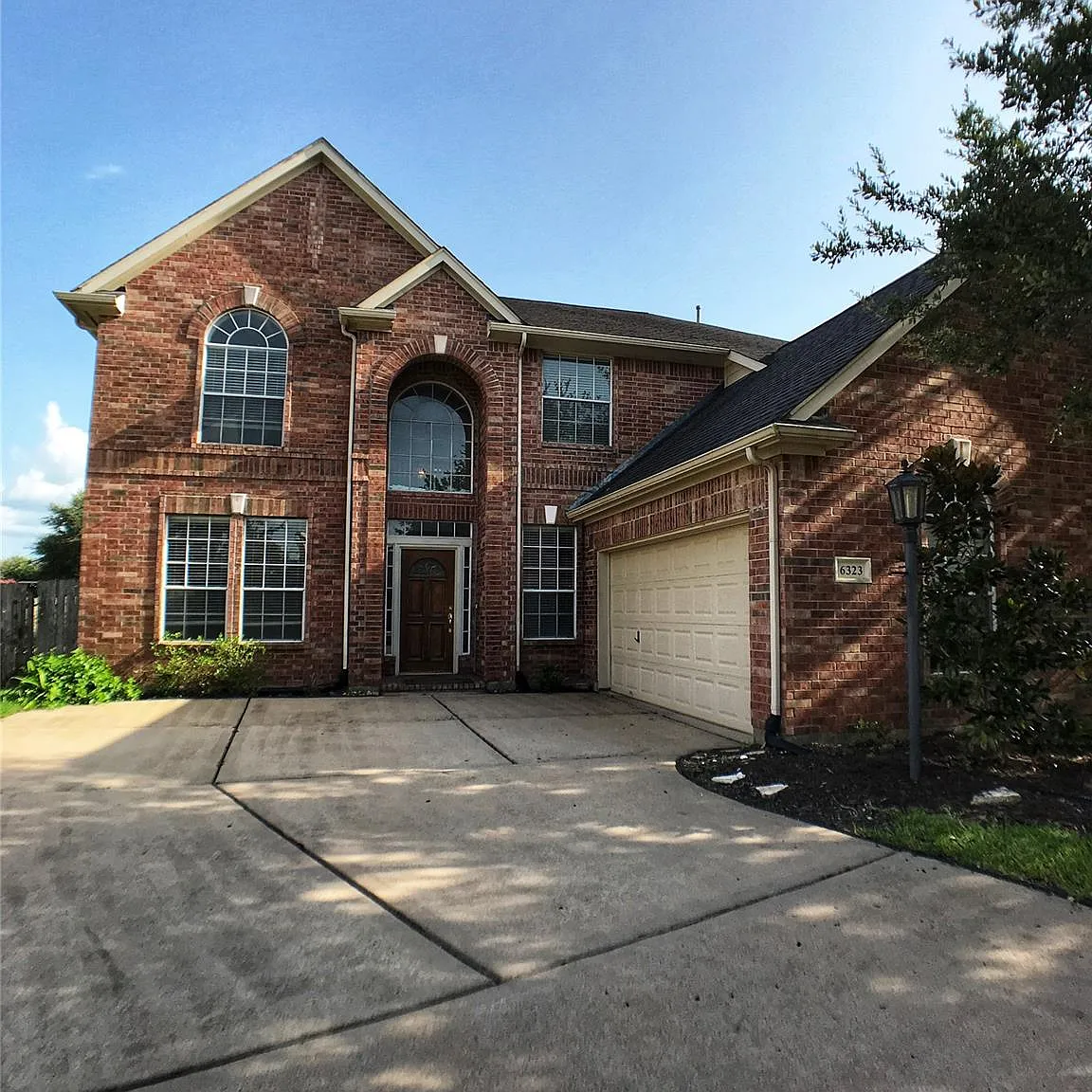 4 bed, 2.5 bath, 2914 sqft, $2,850 — Photo 1