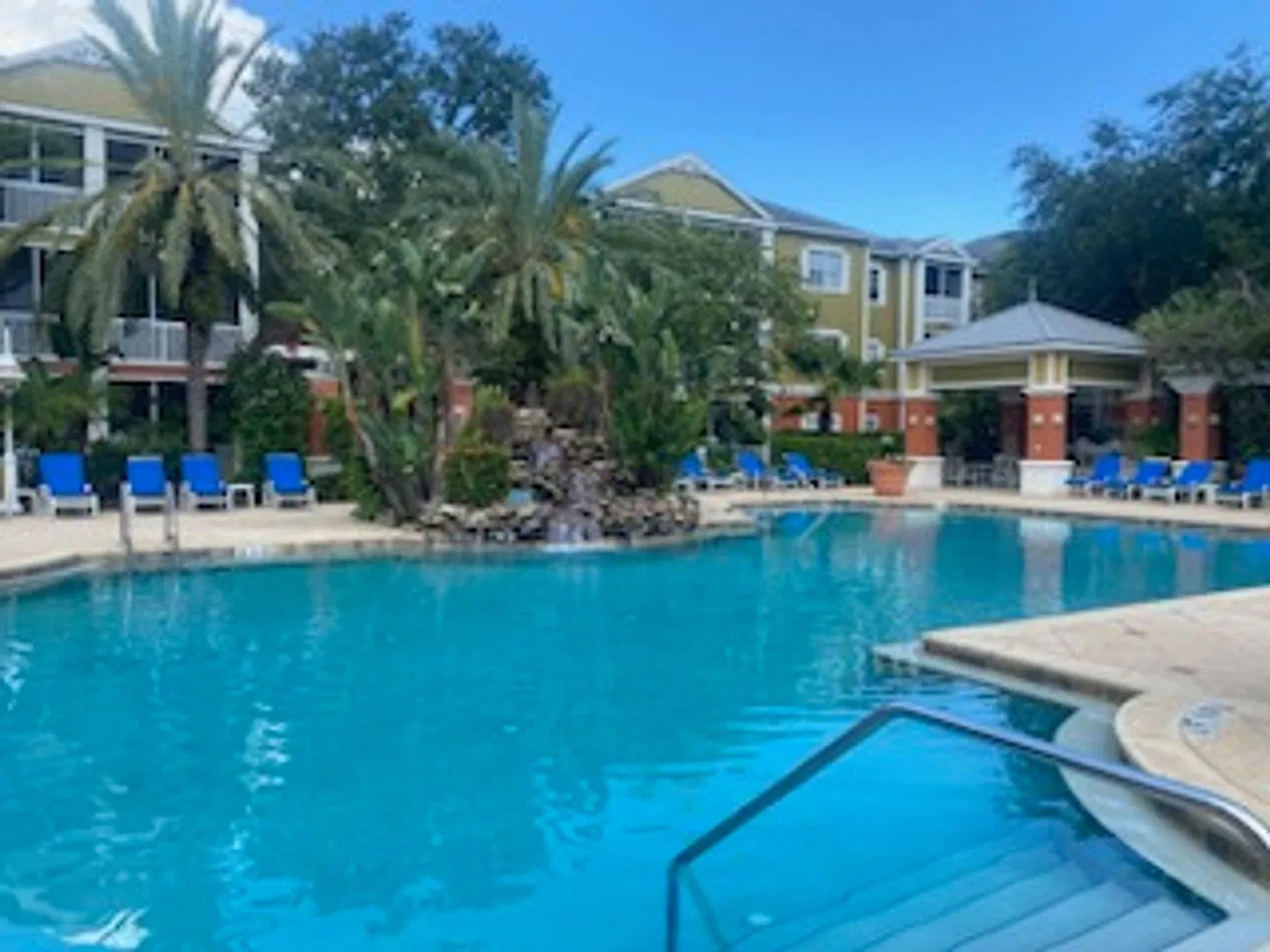 Spacious and nice 2nd floor 2bed/1bath unit in the sought after Grand Key in South Tampa! — Photo 2