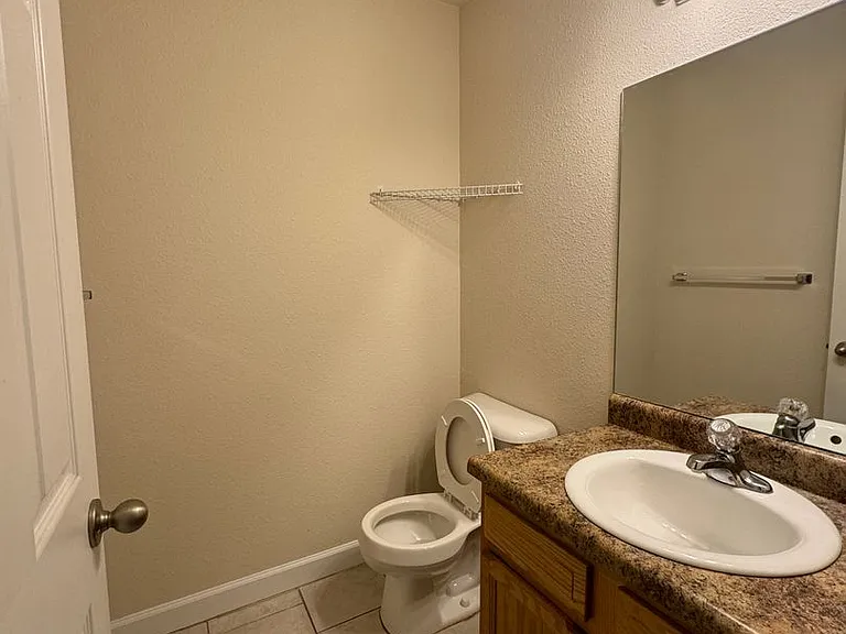 708 Hillside Dr — Photo 8