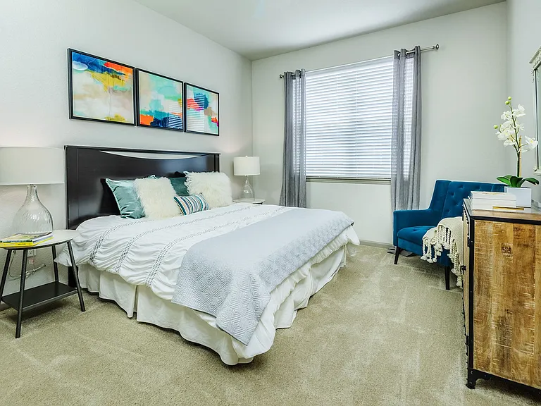 Centre Pointe Apartments — Photo 23