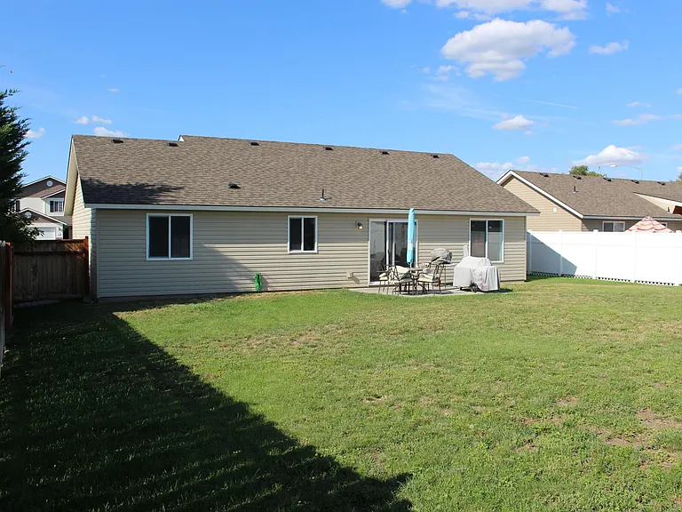 Large, fenced back yard!