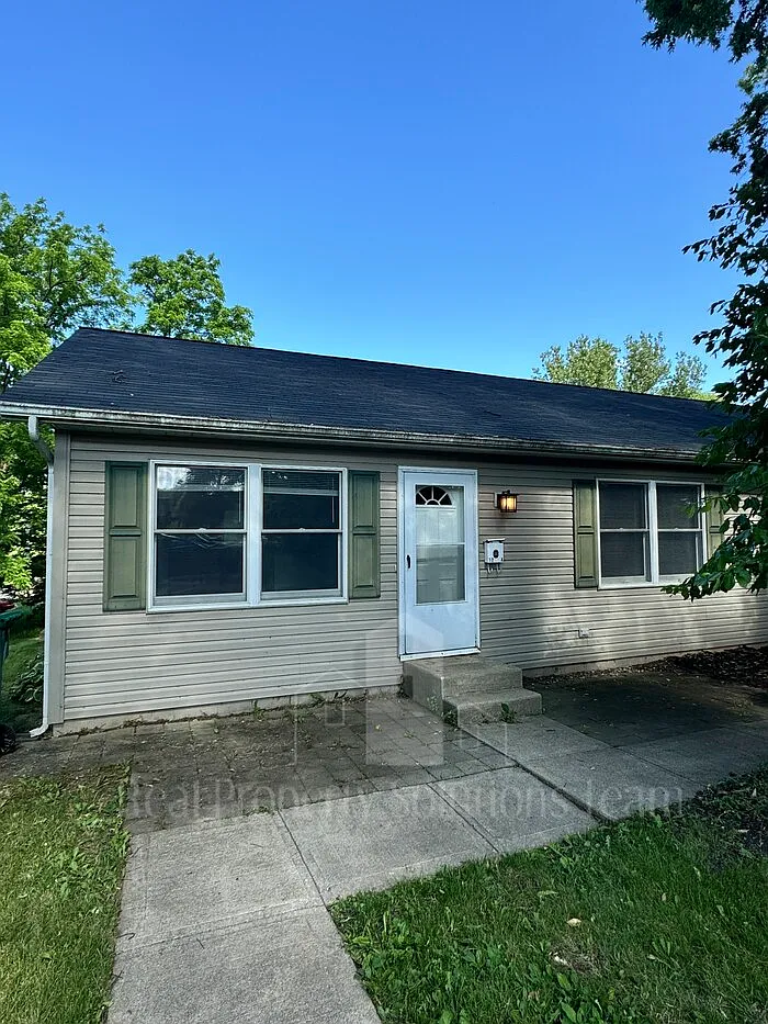 2 bed, 1.0 bath, 840 sqft, $1,099 — Photo 1