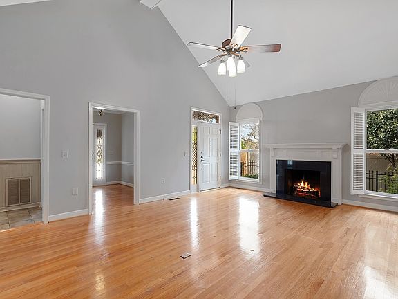 4th image of 8 Stonefield Ct