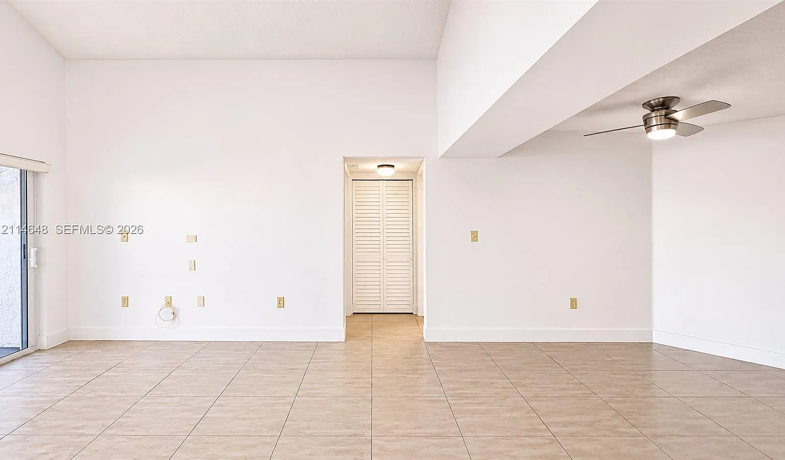 Mediterranean Villas Cond — Photo 4