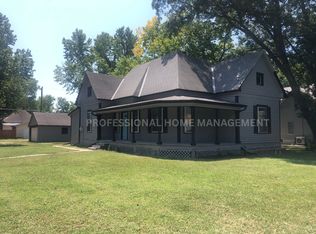 721 E 12th Ave, Winfield, KS 67156